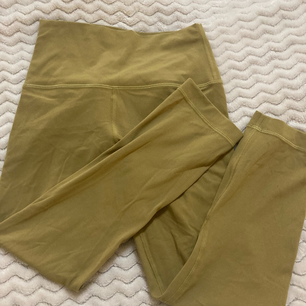 Lululemon leggings. Good condition, size 4